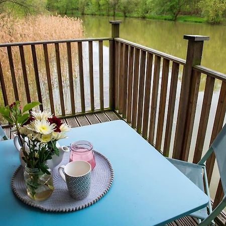 Lakeside Cabin On Stilts- 'Kingfisher' Vila Rous Lench Exterior foto